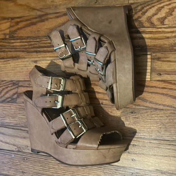 Madden Girl Wedges - Picture 2 of 4